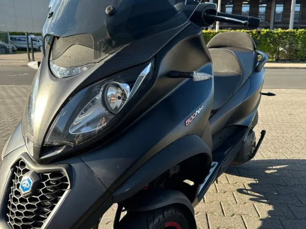 2021 Piaggio MP3 500 2021 Sport met Akrapovic Uitlaat ABS ASR - € 6.500 · Bieden (1/1)