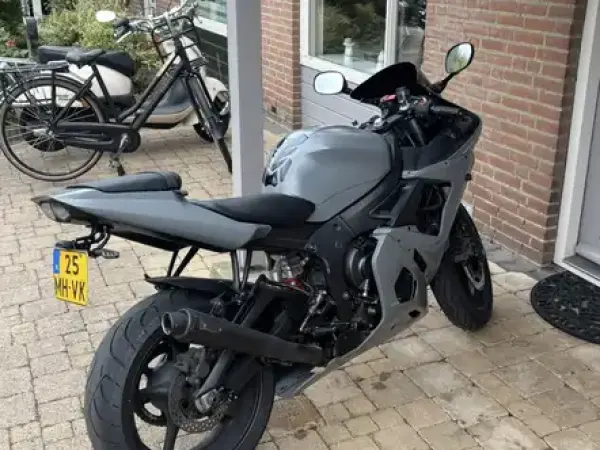 2004 Yamaha YZF-R6 - €3,250 (1/1)
