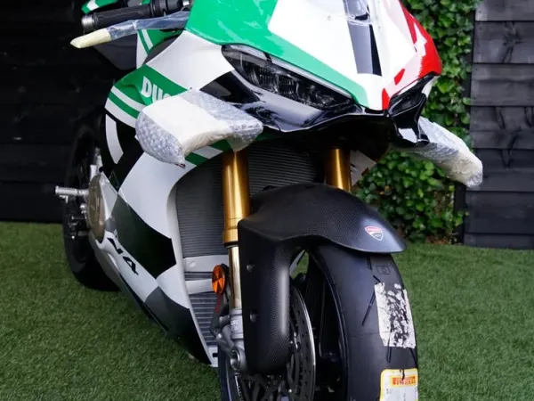 Bouwjaar onbekend Ducati Panigale V4 Tricolore Limited Edition 1/1000 Nieuwbtw - € 57.000 · Bieden (1/1)