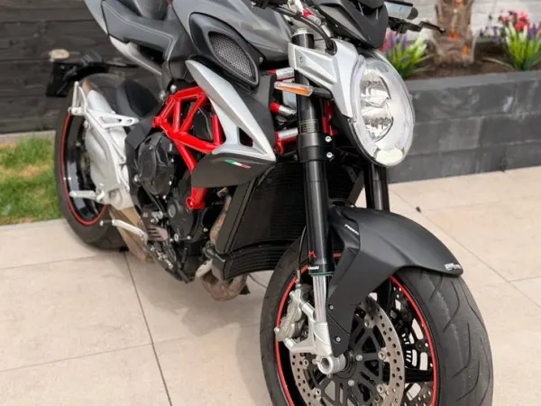 Bouwjaar onbekend MV Agusta Brutale 800 2017 kmter:23986 - € 7.999 · Bieden (1/1)