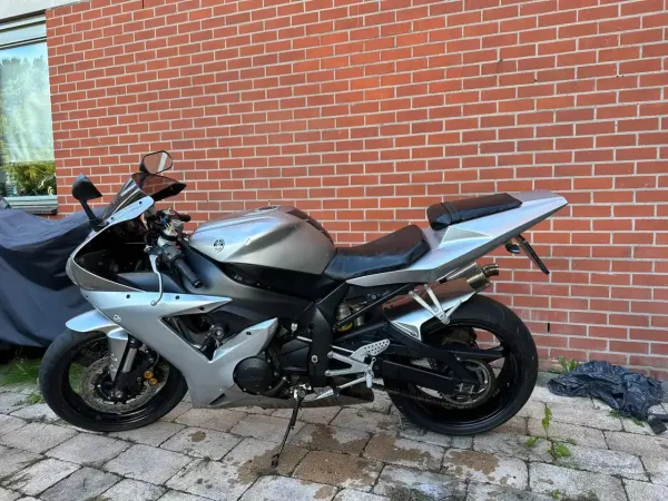 2003 Yamaha YZF-R1 - €3,999 (1/1)