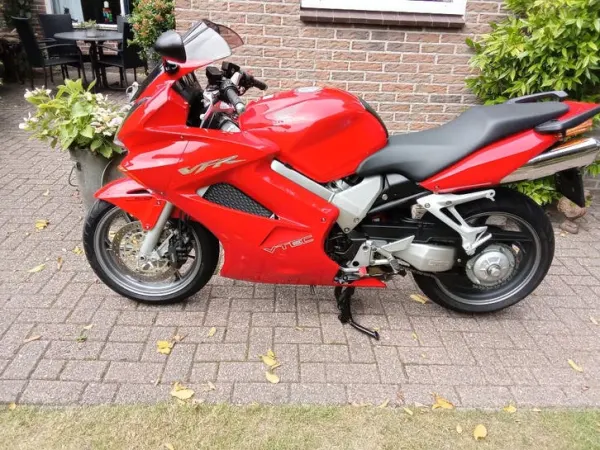2004 Honda VFR 800 - € 2.500 · Bieden (1/1)