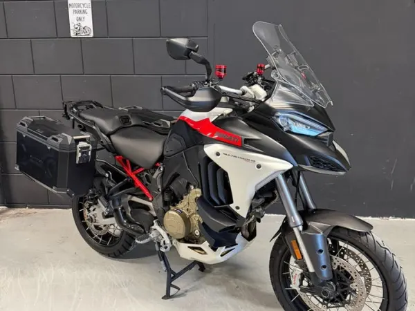 Year unknown Ducati Multistrada V4 - €26,250 · Bidding (1/1)