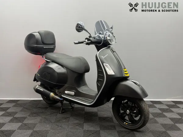 2021 Vespa GTS Super Tech 300 - € 5.989 (1/1)