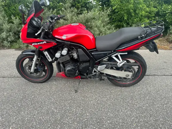 2004 Yamaha FZS 600 - €1,650 (1/1)