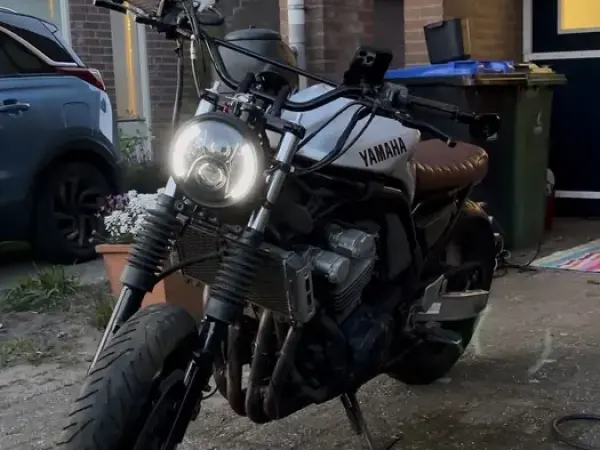 2002 Yamaha FZS 600 - €2,250 (1/1)