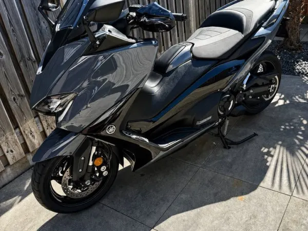 Bouwjaar onbekend Yamaha Tmax 560 Tech Max - € 10.950 · Bieden (1/1)