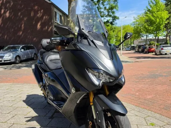 2020 Yamaha Tmax 560 TechMax Full Options/Akrapovic/Topstaat - € 9.000 · Bieden (1/1)