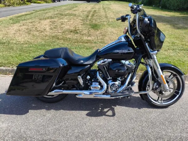 2016 Harley-Davidson FLHX 2016 Bagger Air-Ride 16000km - €16,250 (1/1)