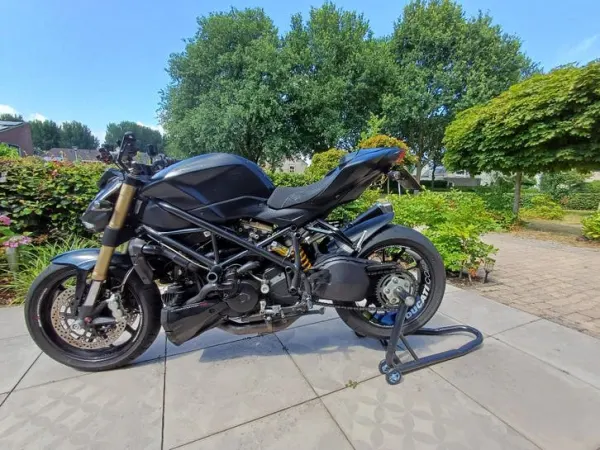 2012 Ducati Streetfighter 848 - € 6.250 · Bieden (1/1)