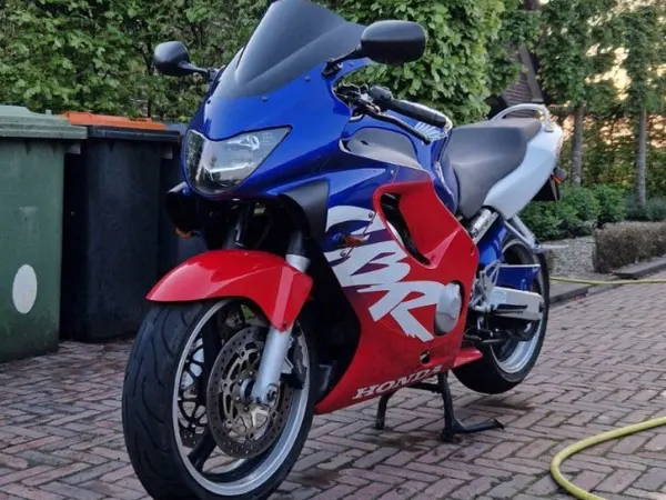 2000 Honda CBR 600 F - € 3.250 · Bieden (1/1)