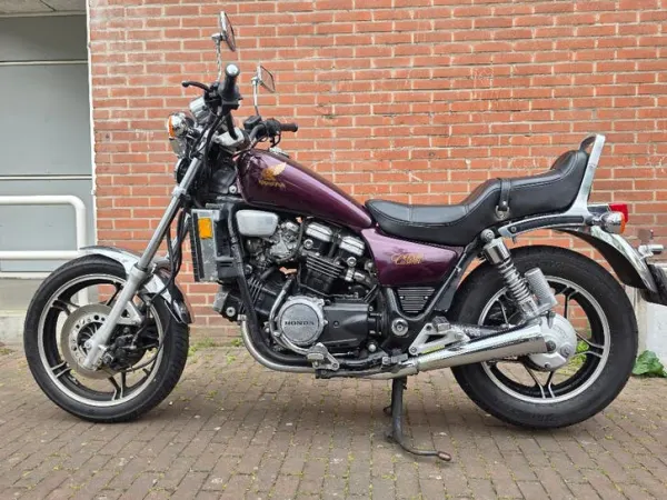 1982 Honda VF 750 - € 900 · Bieden (1/1)