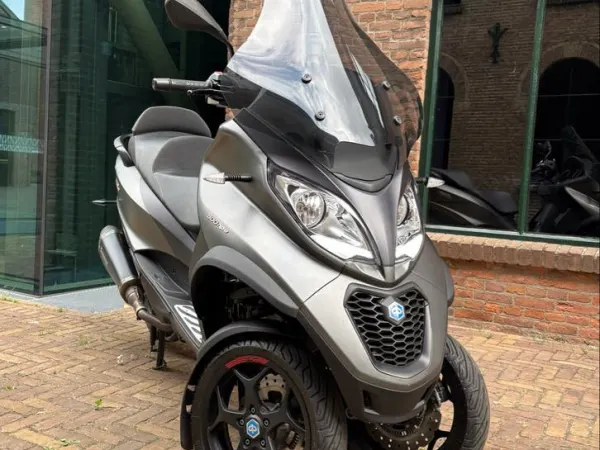 2020 Piaggio MP3 500 HPE Sport Advanced 2020 | 7.930 km - € 7.499 · Bieden (1/1)