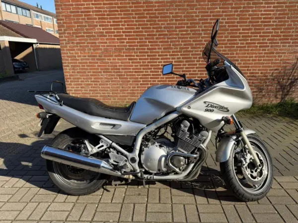 Year unknown Yamaha XJ900 Diversion 2002 52.000 km - €2,000 · Bidding (1/1)