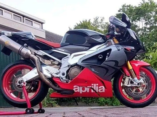 2008 Aprilia RSV 1000R Mille 2008 - € 5.000 (1/1)