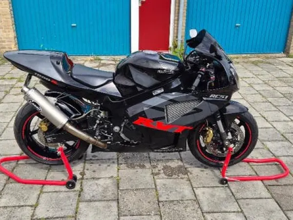 2000 Honda VTR1000 SP-1 | 2000 | 40.000 km | 20 Jaar in Bezit - €7,750 · Bidding (1/1)
