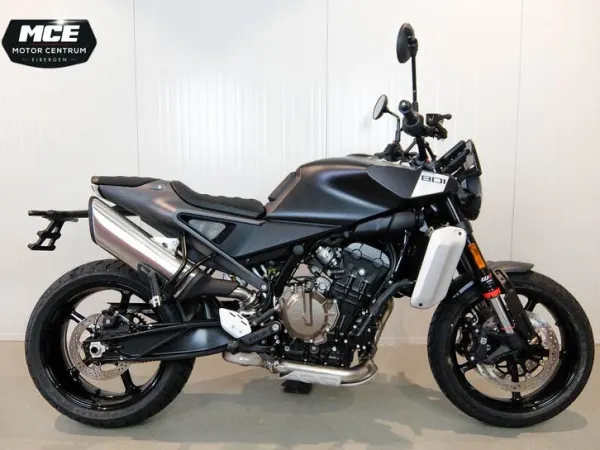 2024 Husqvarna Svartpilen 801 (bj ) - € 9.990 · Bieden (1/1)