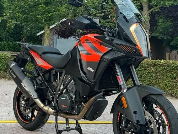 2021 KTM 1290 Super Adventure s (2021) 15.470km Stand (vol optie) - €13,999 · Bidding (1/1)