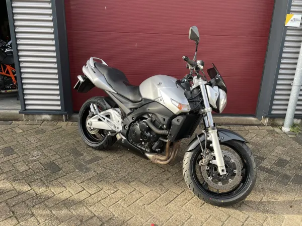 Year unknown Suzuki GSR 600 Nieuwe Banden - €2,950 (1/1)