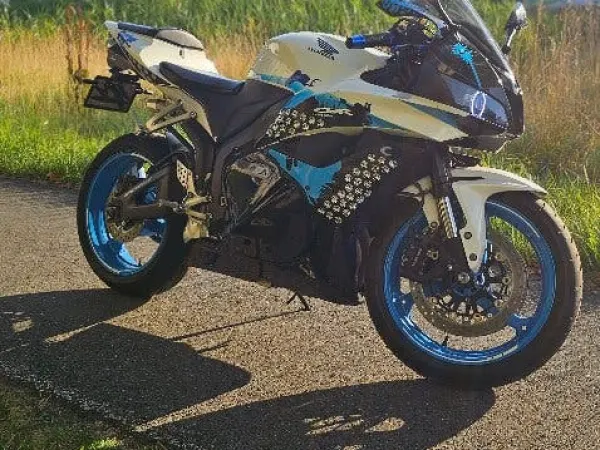 2010 Honda CBR 600 RR (2010) - €6,750 · Bidding (1/1)