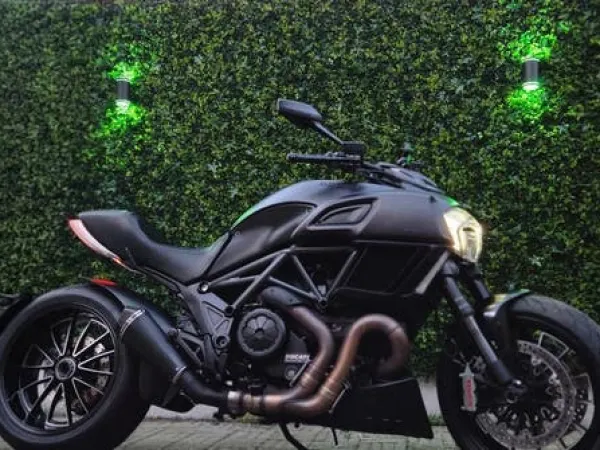 2014 Ducati Diavel - € 10.500 · Bieden (1/1)