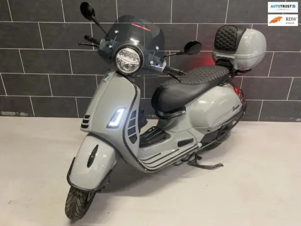 2019 Piaggio Vespa GTS 300 HPE-Nardo-Beugels-Topkoffer - €6,400 · Bidding (1/1)