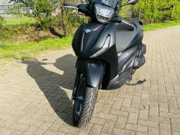 2022 Piaggio Beverly 400 - €7,250 (1/1)