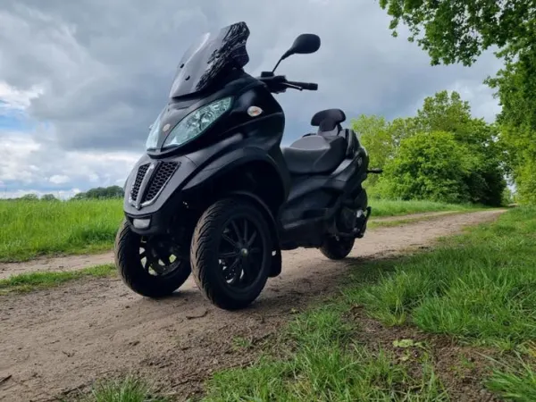 Year unknown Piaggio MP3 400 - €4,150 · Bidding (1/1)