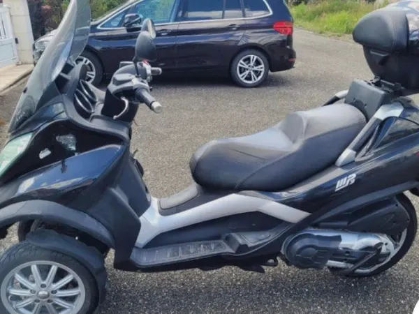 Year unknown Piaggio Mp3 LT 400 (B rijbewijs) €50 per dag - Price on request (1/1)