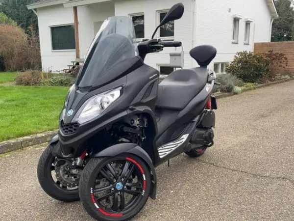 2021 Piaggio MP3 300 - €5,999 (1/1)
