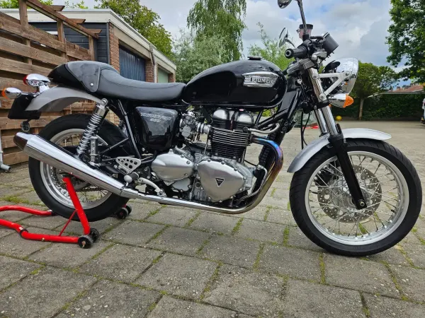 2004 Triumph Thruxton - € 4.750 (1/1)