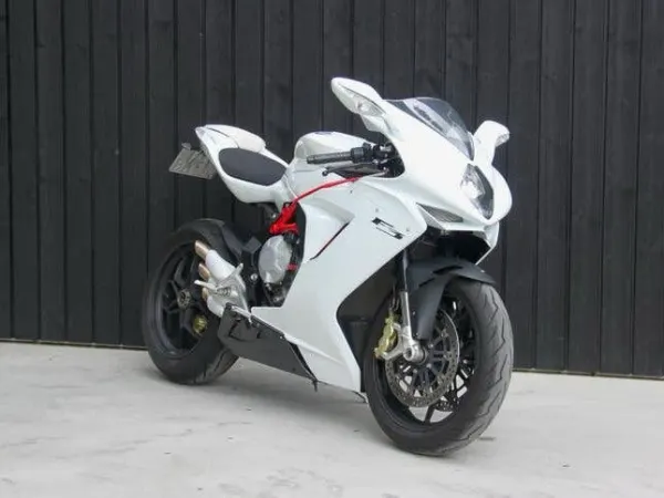 2014 MV Agusta F3 675 | Pearl White | 128 pk | bj 2014 - €7,750 · Bidding (1/1)