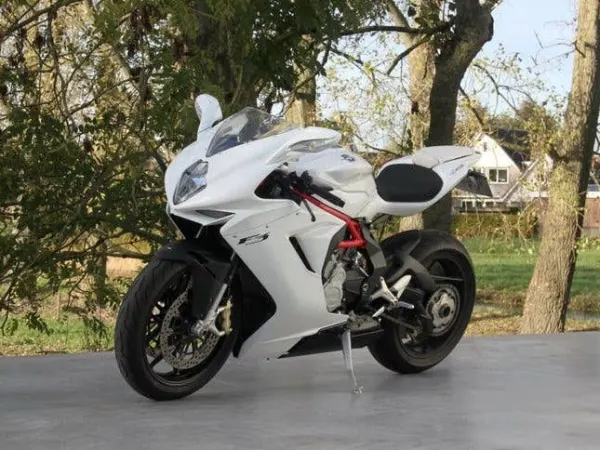 2014 MV Agusta F3 675 | Pearl White | 128 pk | bj 2014 - € 7.750 · Bieden (1/1)