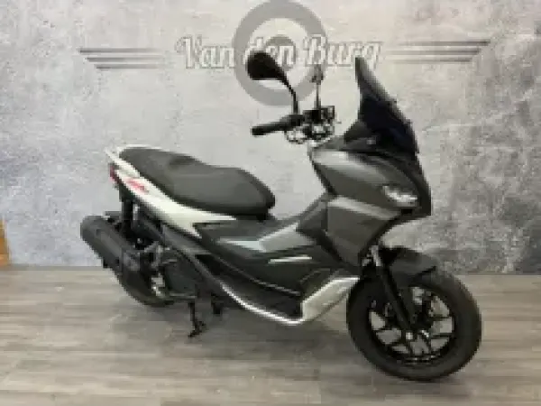 2025 Aprilia SR GT 200 - € 3.495 (1/1)