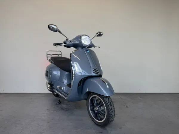 Bouwjaar onbekend Vespa GTS 310 Crystal Blue Metallic - € 7.795 (1/1)