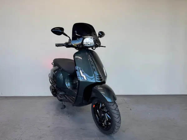 Bouwjaar onbekend Vespa Sprint 125CC Camouflage Green Metallic - € 6.995 (1/1)