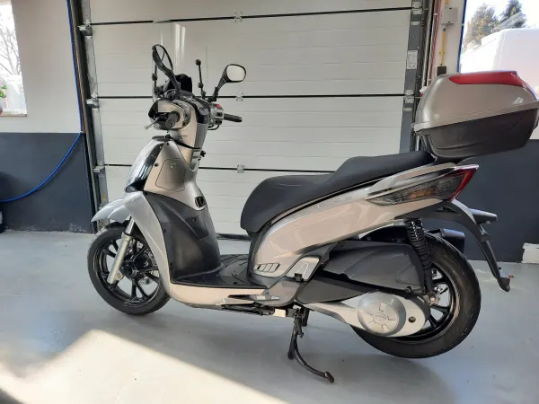 Year unknown Kymco People GT 300 ie . Motorscooter . Top Koffer . - €2,250 (1/1)