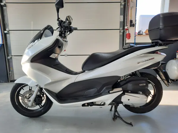 Bouwjaar onbekend Honda PCX 150 Motorscooter . Incl Top Koffer . - € 1.995 (1/1)