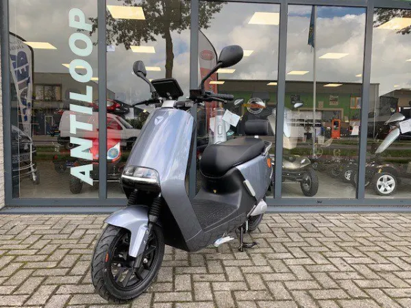 Year unknown Yadea G5 Elektrische Scooter - €2,099 (1/1)