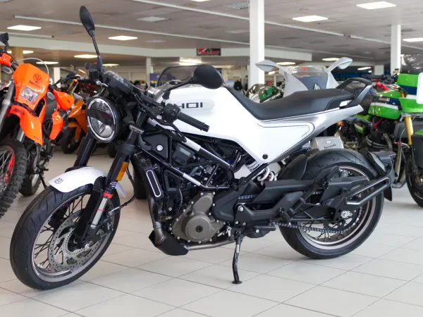 Bouwjaar onbekend Husqvarna Svartpilen 401 A2 Motor Nieuw 0 KM - € 5.950 (1/1)