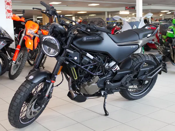 Bouwjaar onbekend Husqvarna Svartpilen 125 A1 Motor 0km Nieuw - € 5.950 (1/1)