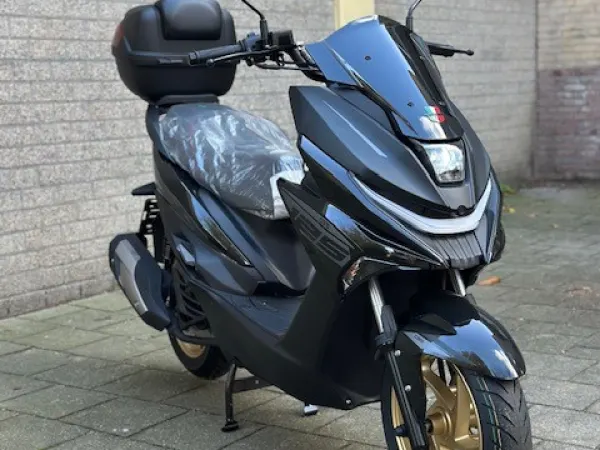 2026 GTS Attitude 125CC Zwart 2026 E5 - € 3.250 (1/1)