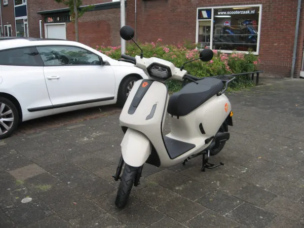 Bouwjaar onbekend Yadea Owin - € 2.198 (1/1)