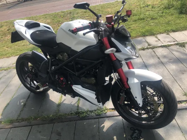 Year unknown Ducati Streetfighter 1098 mat wit - €9,250 (1/1)