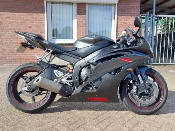 2008 Yamaha YZF R6 - €9,000 · Bidding (1/1)