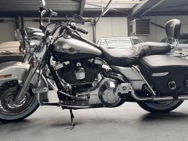 Bouwjaar onbekend Harley-Davidson 88 FLHRCI Road King Classic Anniversary 2003 , 5HD1 uitvoering, Weinig KM's - € 9.950 (1/1)