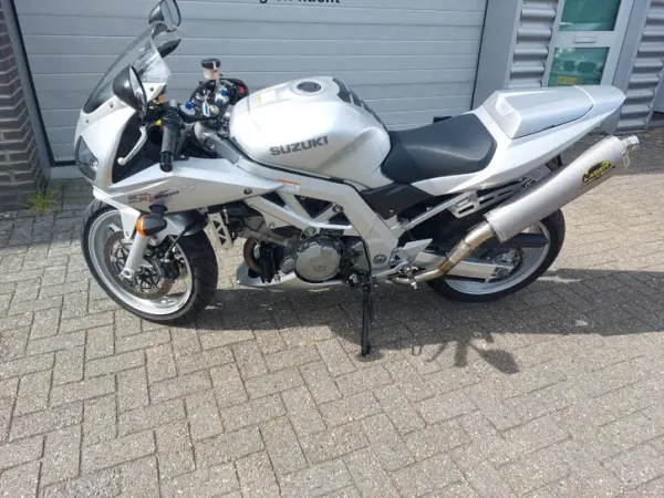 Bouwjaar onbekend Suzuki SV 1000 - € 3.750 · Bieden (1/1)