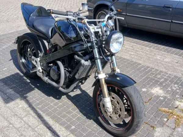 1991 Honda NTV 650 Streetfighter - € 1.500 (1/1)