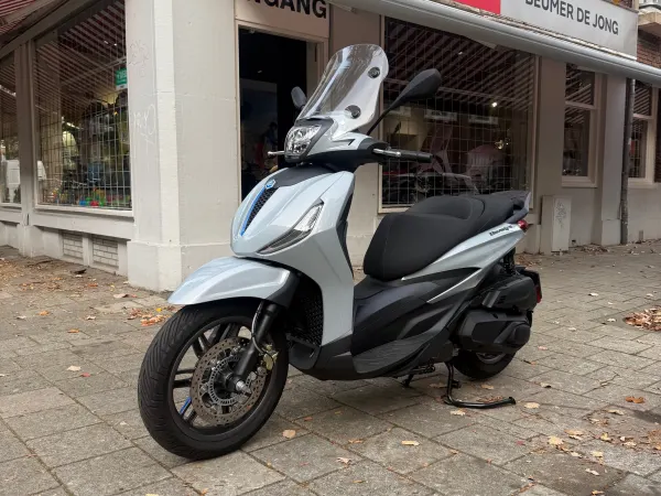 2026 Piaggio Beverly S 400 Nardo Grey - €7,199 (1/1)