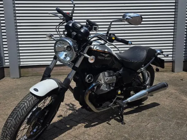 2011 Moto Guzzi Nevada 750 Anniversario | 2011 | Slechts 8.192 km - €6,499 (1/1)